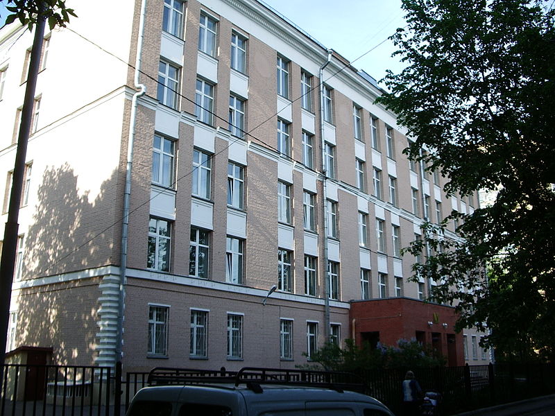 Самую большую школу Москвы сдадут раньше срока