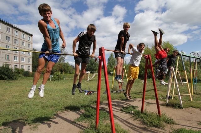 Как проводят свои летние каникулы российские школьники
